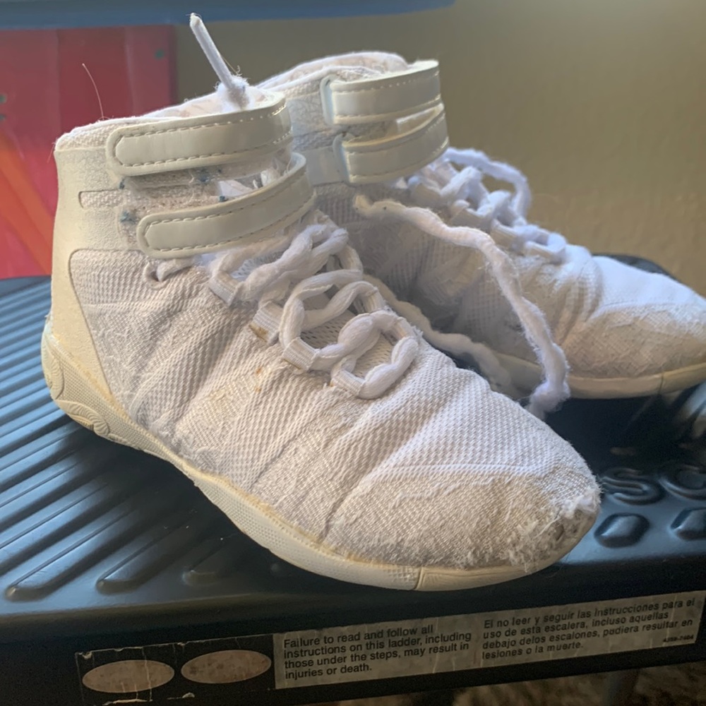 Nfinity Titans size y12 Good used condition
